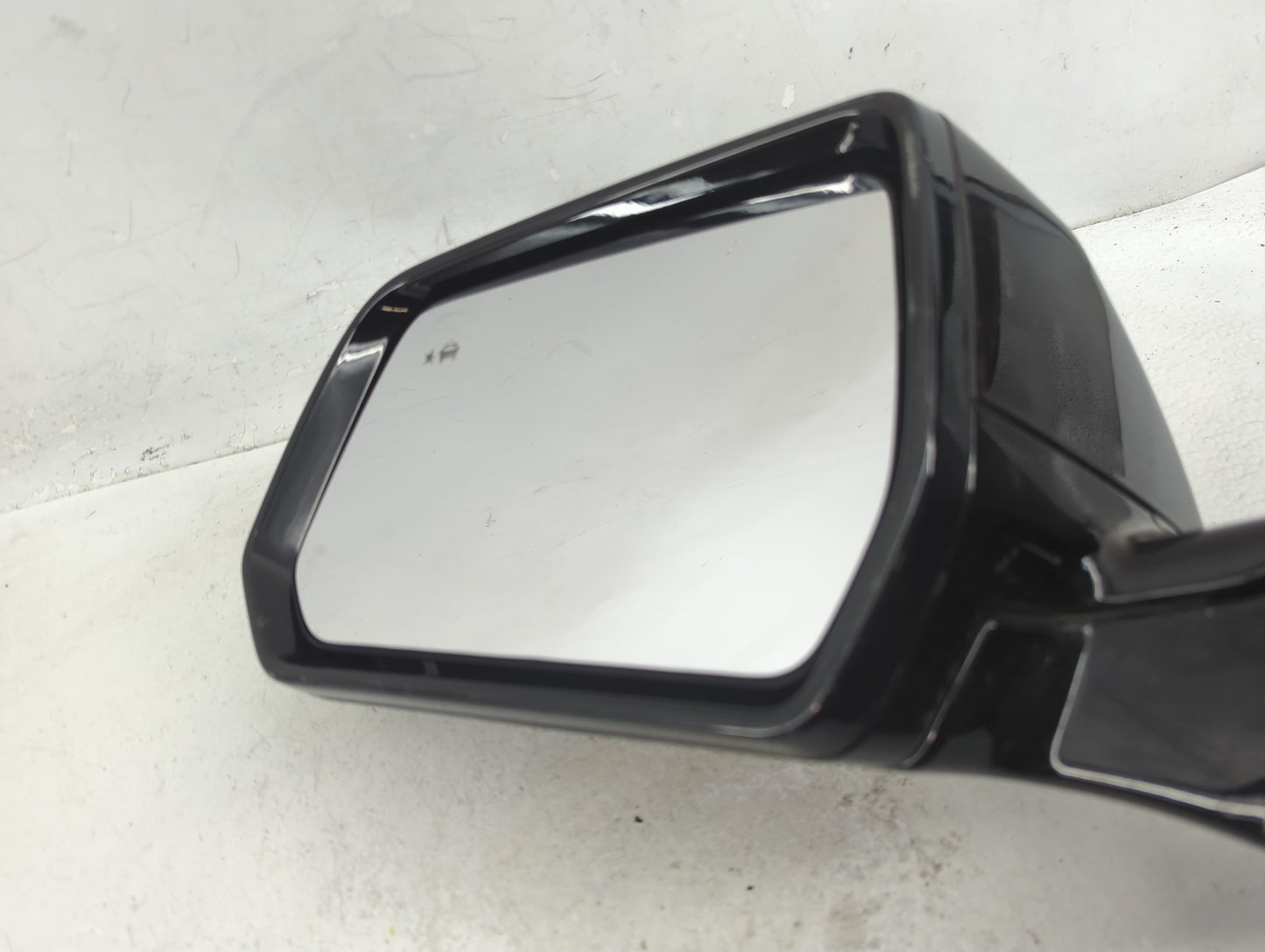 2018-2022 Chevrolet Traverse Driver Side View Mirror - Left Door Mirror OEM Used - Oemusedautoparts1.com