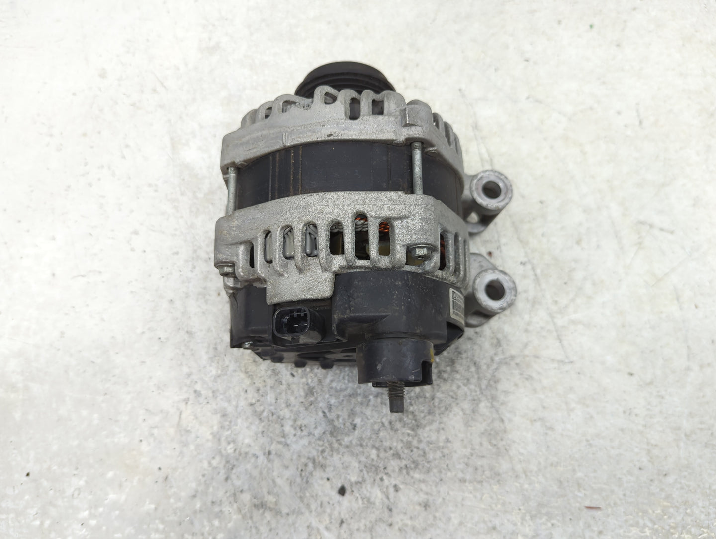 2018-2022 Chevrolet Traverse Alternator Replacement Generator Charging Assembly Engine OEM P/N:13506432 Fits OEM Used Auto P