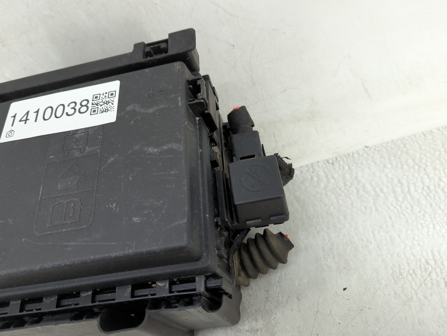 2018-2019 Chevrolet Traverse Fusebox Fuse Box Panel Relay Module Fits Fits 2018 2019 OEM Used Auto Parts - Oemusedautoparts1
