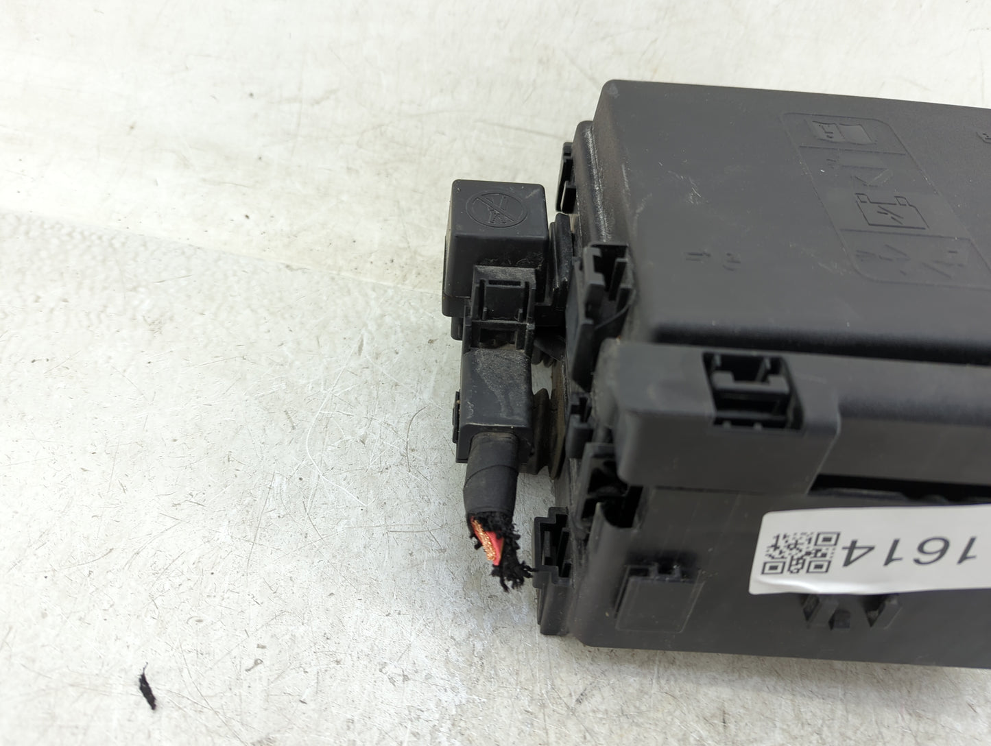 2018-2019 Chevrolet Traverse Fusebox Fuse Box Panel Relay Module Fits Fits 2018 2019 OEM Used Auto Parts - Oemusedautoparts1