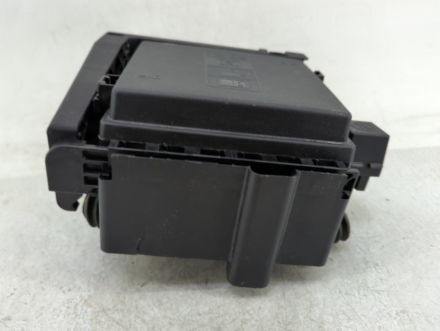 2018-2019 Chevrolet Traverse Fusebox Fuse Box Panel Relay Module Fits Fits 2018 2019 OEM Used Auto Parts - Oemusedautoparts1