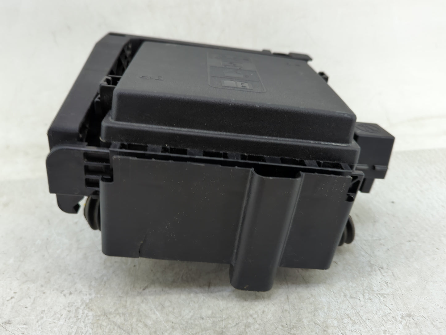 2018-2019 Chevrolet Traverse Fusebox Fuse Box Panel Relay Module Fits Fits 2018 2019 OEM Used Auto Parts - Oemusedautoparts1