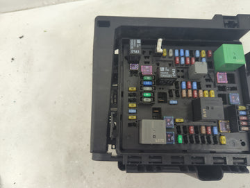 2020-2022 Chevrolet Traverse Fusebox Fuse Box Panel Relay Module P/N:7154-0936-30 Fits Fits 2019 2020 2021 2022 OEM Used Auto Parts