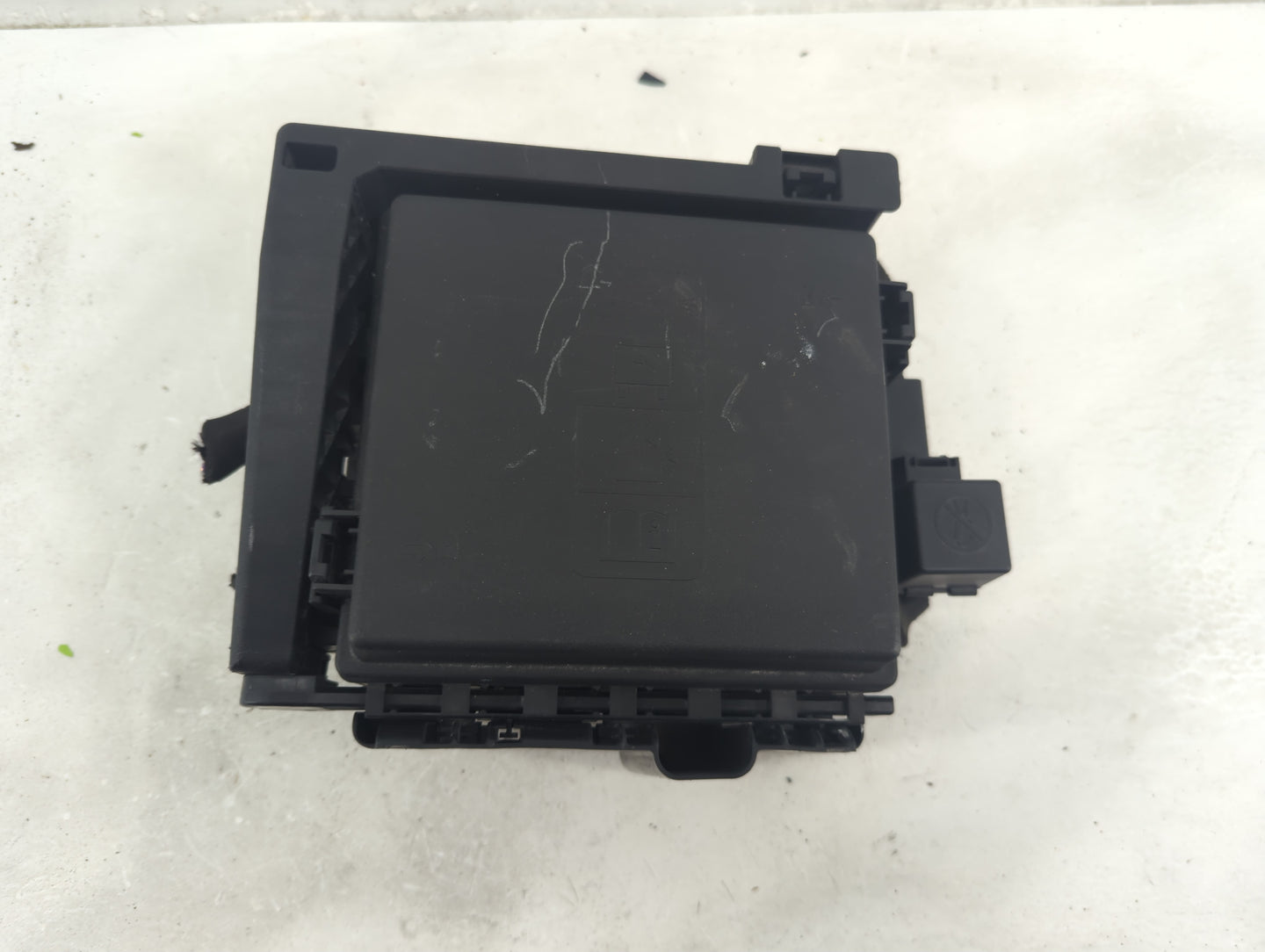 2018-2019 Chevrolet Traverse Fusebox Fuse Box Panel Relay Module P/N:7171-4521-30 Fits Fits 2018 2019 OEM Used Auto Parts - 