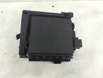 2018-2019 Chevrolet Traverse Fusebox Fuse Box Panel Relay Module P/N:7171-4521-30 Fits Fits 2018 2019 OEM Used Auto Parts - 