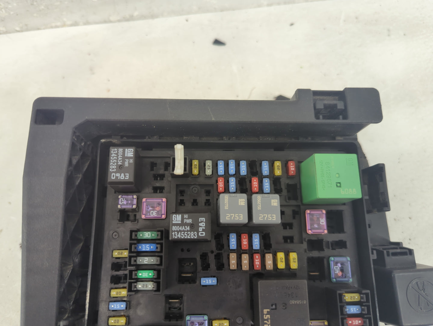 2018-2019 Chevrolet Traverse Fusebox Fuse Box Panel Relay Module P/N:7171-4521-30 Fits Fits 2018 2019 OEM Used Auto Parts - 