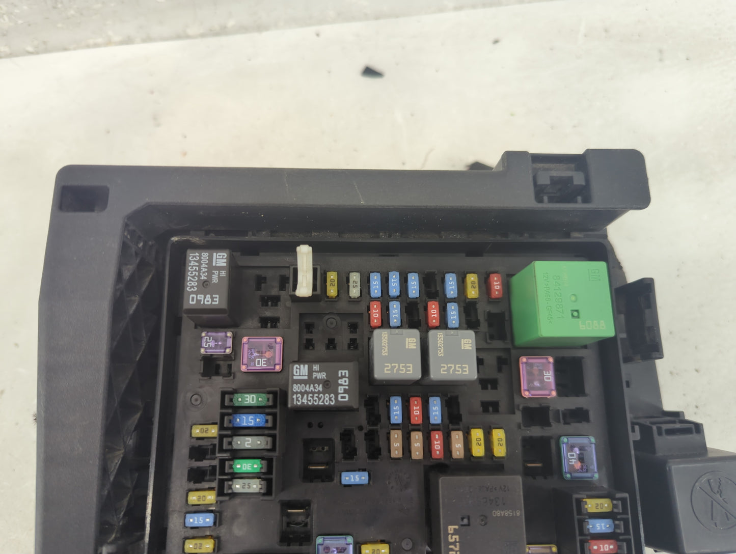 2018-2019 Chevrolet Traverse Fusebox Fuse Box Panel Relay Module P/N:7171-4521-30 Fits Fits 2018 2019 OEM Used Auto Parts - 