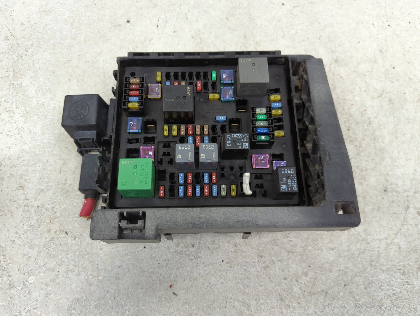 2018-2019 Chevrolet Traverse Fusebox Fuse Box Panel Relay Module P/N:7171-4521-30 Fits Fits 2018 2019 OEM Used Auto Parts - 