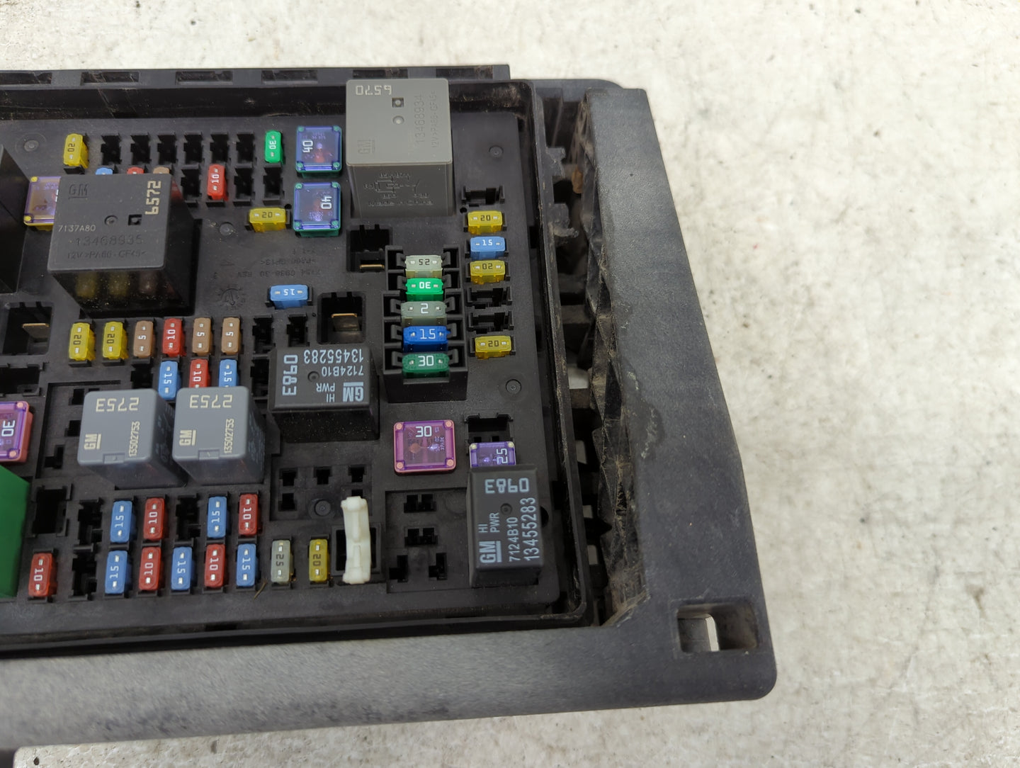 2018-2019 Chevrolet Traverse Fusebox Fuse Box Panel Relay Module P/N:7171-4521-30 Fits Fits 2018 2019 OEM Used Auto Parts - 