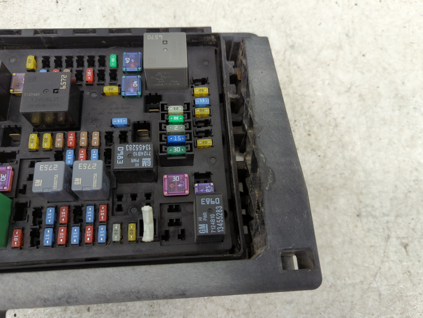 2018-2019 Chevrolet Traverse Fusebox Fuse Box Panel Relay Module P/N:7171-4521-30 Fits Fits 2018 2019 OEM Used Auto Parts - 