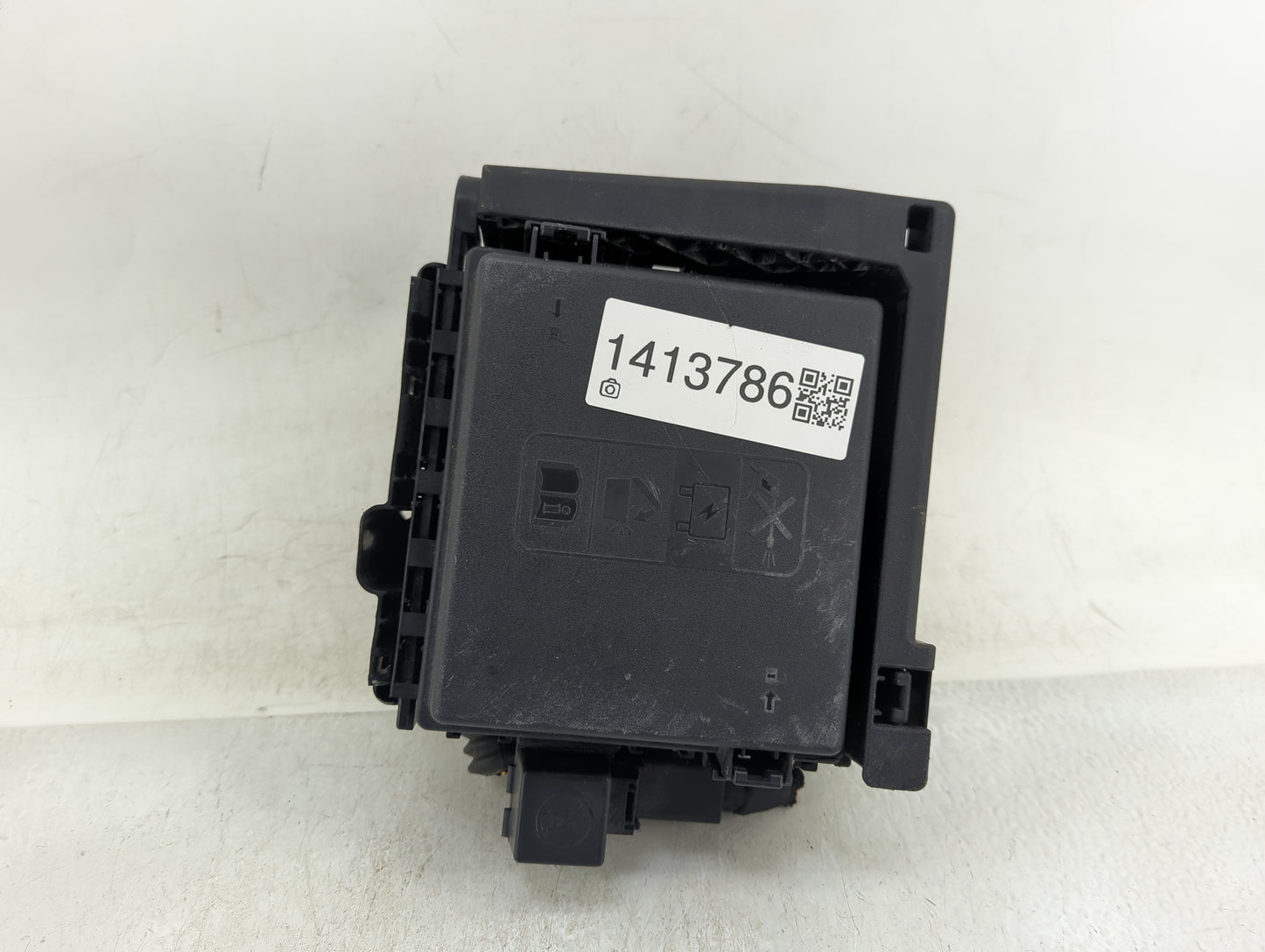 2018-2019 Chevrolet Traverse Fusebox Fuse Box Panel Relay Module Fits Fits 2018 2019 OEM Used Auto Parts - Oemusedautoparts1