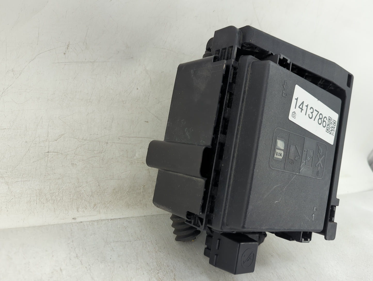 2018-2019 Chevrolet Traverse Fusebox Fuse Box Panel Relay Module Fits Fits 2018 2019 OEM Used Auto Parts - Oemusedautoparts1