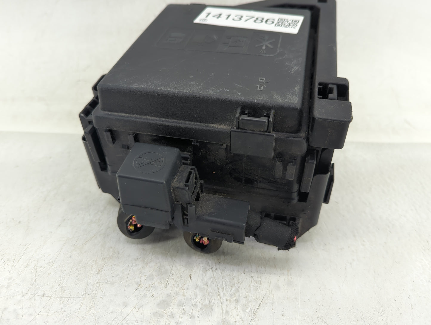 2018-2019 Chevrolet Traverse Fusebox Fuse Box Panel Relay Module Fits Fits 2018 2019 OEM Used Auto Parts - Oemusedautoparts1