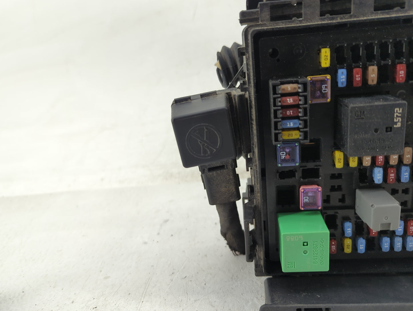 2020-2022 Chevrolet Traverse Fusebox Fuse Box Panel Relay Module P/N:7171-4521-30 85114017, 13368934 Fits Fits 2019 2020 202