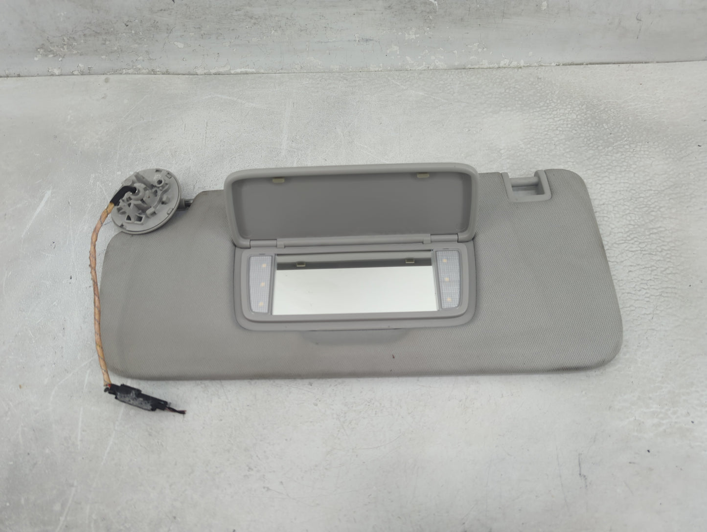 2018-2022 Chevrolet Traverse Sun Visor Shade Replacement Passenger Right Mirror Fits Fits 2018 2019 2020 2021 2022 OEM Used 