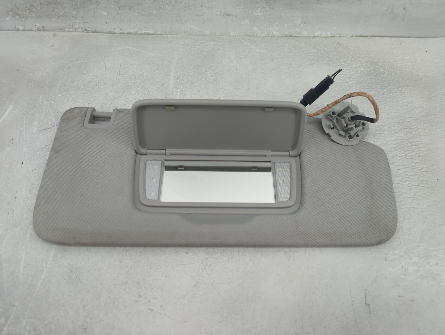 2018-2022 Chevrolet Traverse Sun Visor Shade Replacement Driver Left Mirror Fits Fits 2018 2019 2020 2021 2022 OEM Used Auto