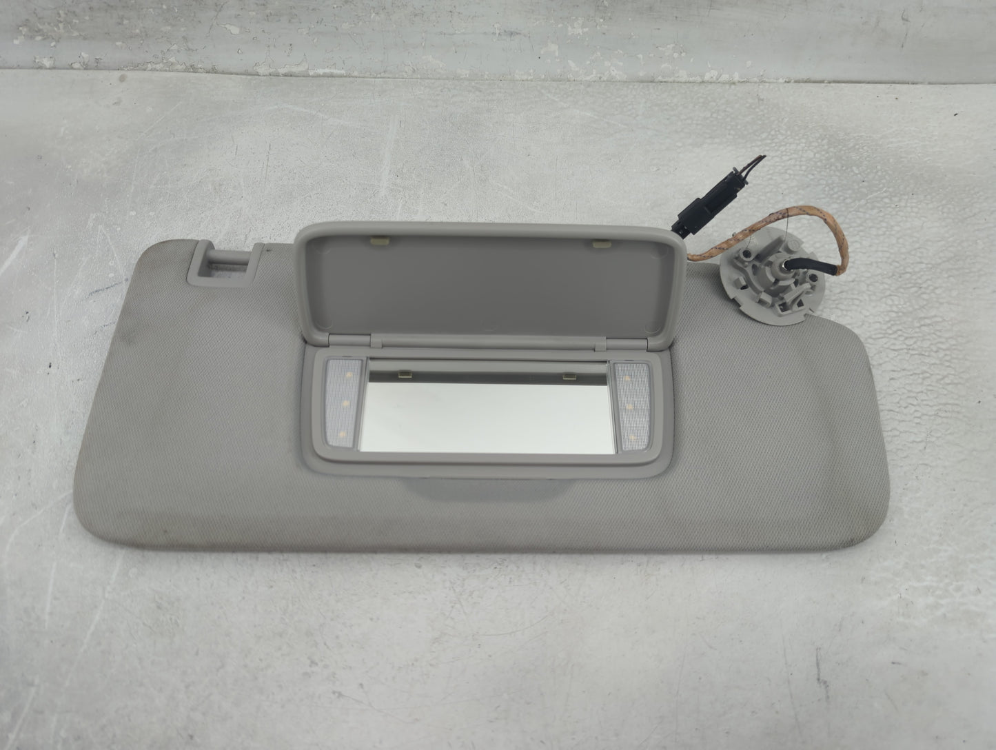 2018-2022 Chevrolet Traverse Sun Visor Shade Replacement Driver Left Mirror Fits Fits 2018 2019 2020 2021 2022 OEM Used Auto