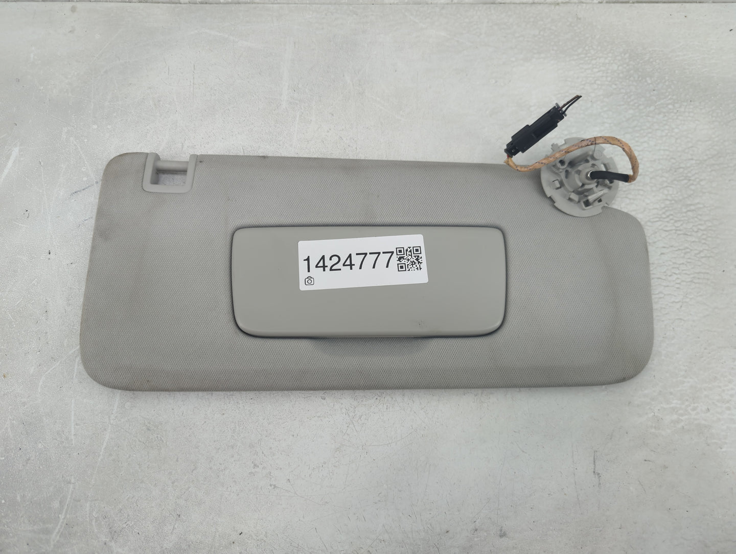 2018-2022 Chevrolet Traverse Sun Visor Shade Replacement Driver Left Mirror Fits Fits 2018 2019 2020 2021 2022 OEM Used Auto