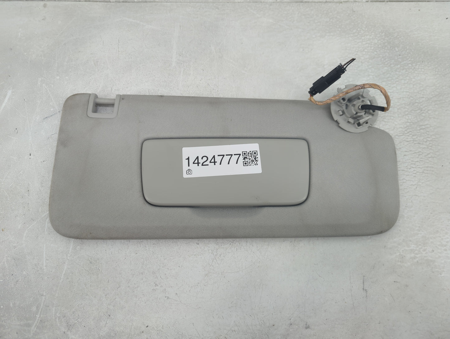 2018-2022 Chevrolet Traverse Sun Visor Shade Replacement Driver Left Mirror Fits Fits 2018 2019 2020 2021 2022 OEM Used Auto