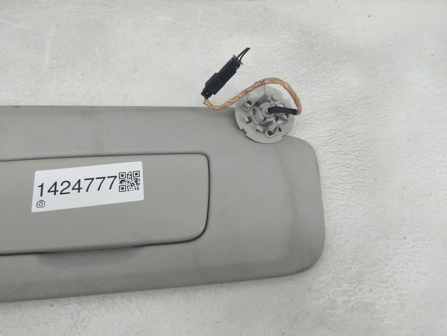 2018-2022 Chevrolet Traverse Sun Visor Shade Replacement Driver Left Mirror Fits Fits 2018 2019 2020 2021 2022 OEM Used Auto