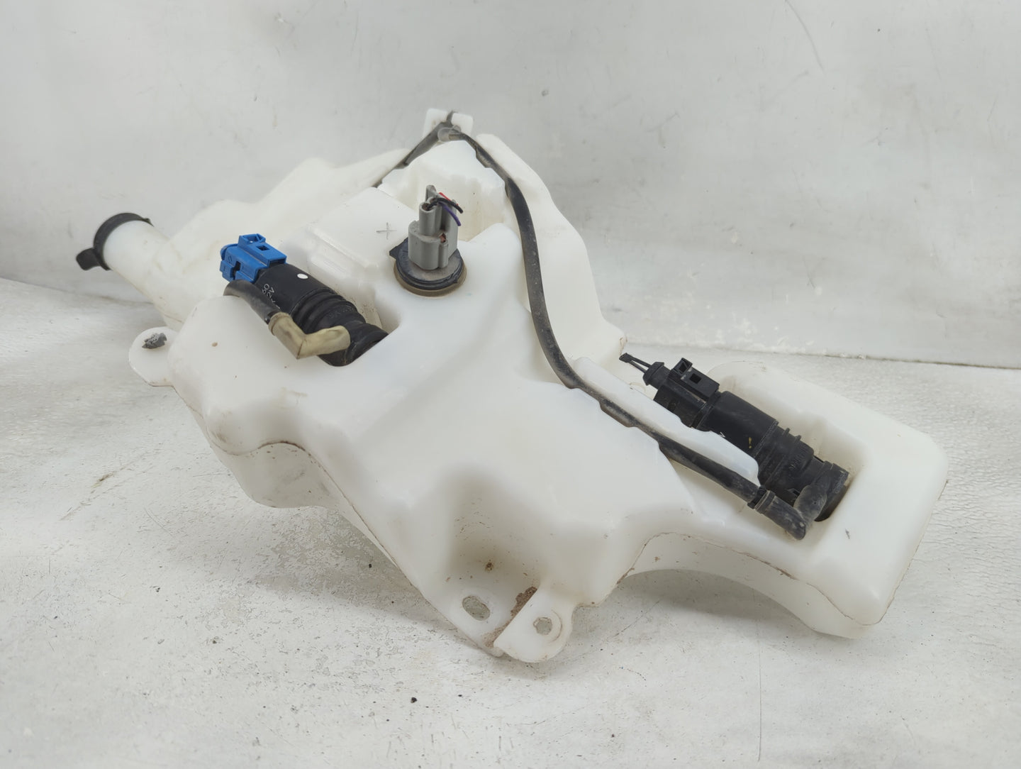 2018 Chevrolet Traverse Windshield Washer Fluid Reservoir Bottle Oem 1465656 - Oemusedautoparts1.com