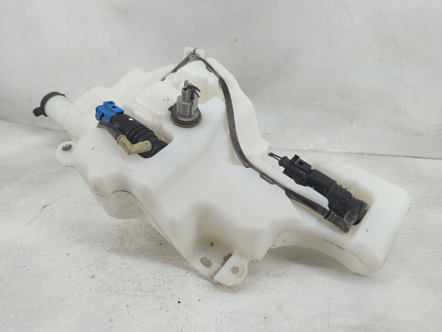 2018 Chevrolet Traverse Windshield Washer Fluid Reservoir Bottle Oem 1465656 - Oemusedautoparts1.com