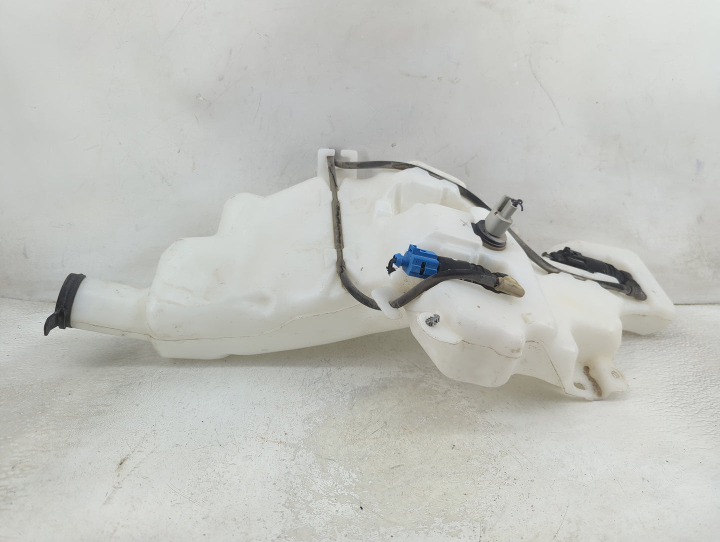 2018 Chevrolet Traverse Windshield Washer Fluid Reservoir Bottle Oem 1465656 - Oemusedautoparts1.com