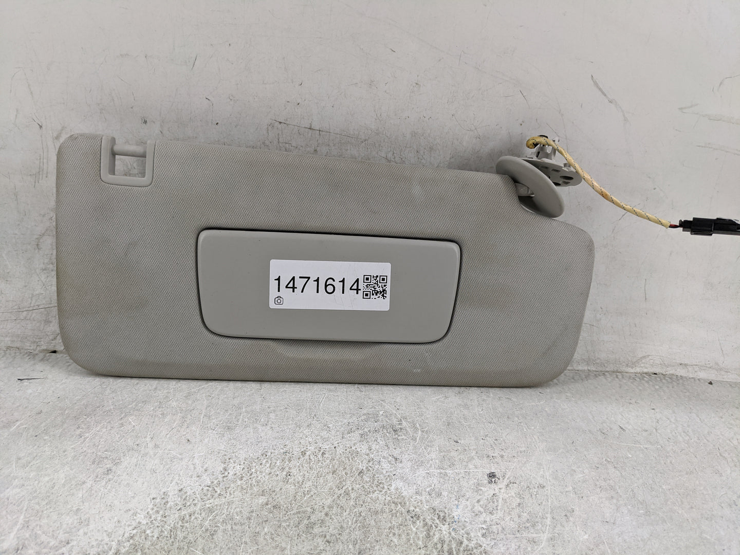 2018-2022 Chevrolet Traverse Sun Visor Shade Replacement Passenger Right Mirror Fits Fits 2018 2019 2020 2021 2022 OEM Used 