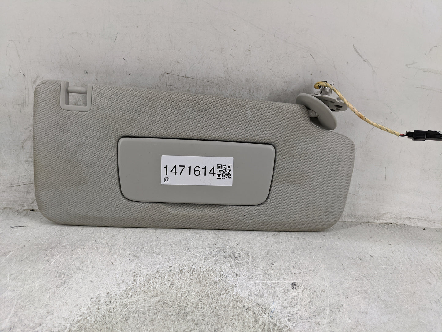 2018-2022 Chevrolet Traverse Sun Visor Shade Replacement Passenger Right Mirror Fits Fits 2018 2019 2020 2021 2022 OEM Used 