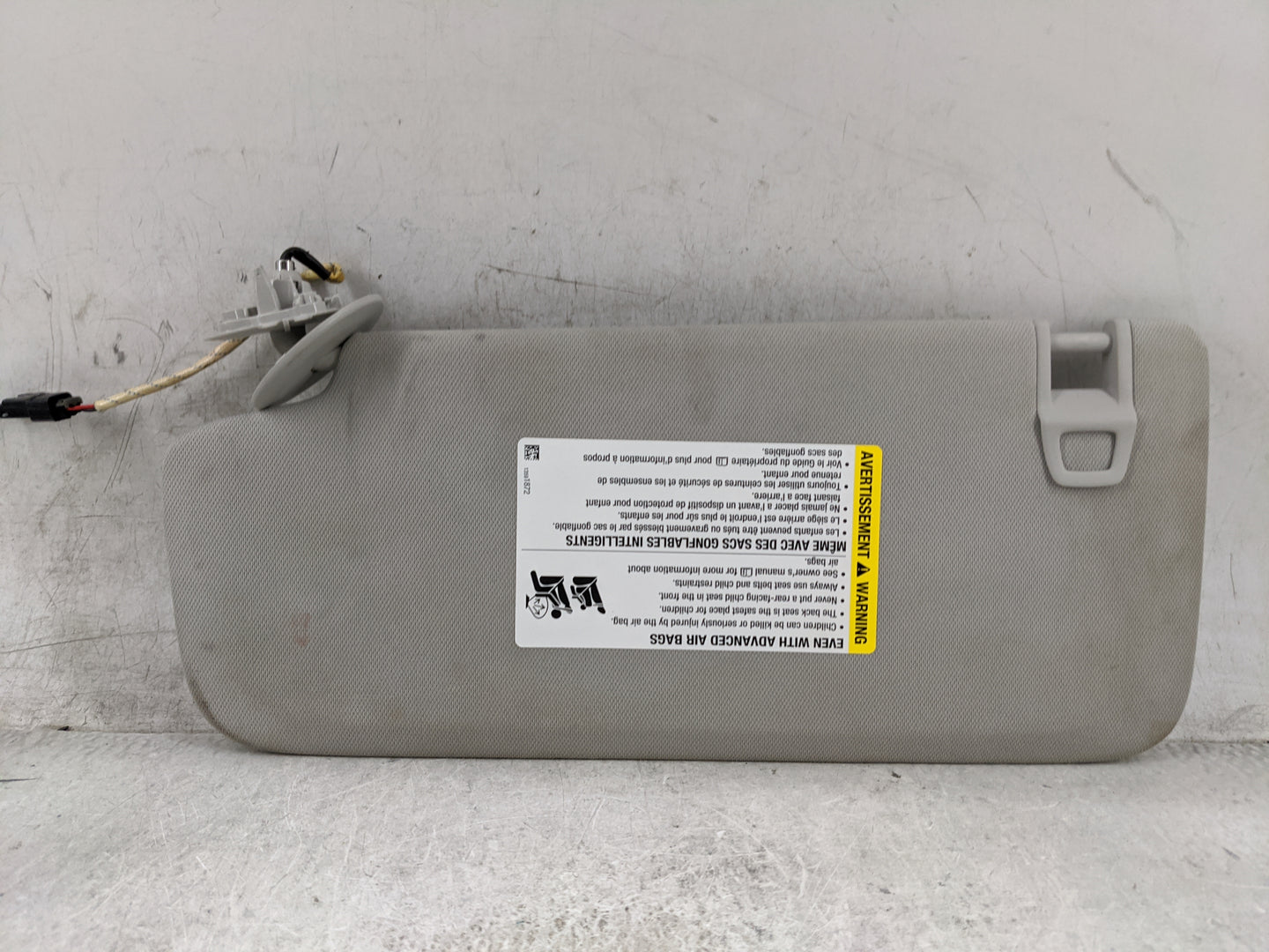 2018-2022 Chevrolet Traverse Sun Visor Shade Replacement Passenger Right Mirror Fits Fits 2018 2019 2020 2021 2022 OEM Used 