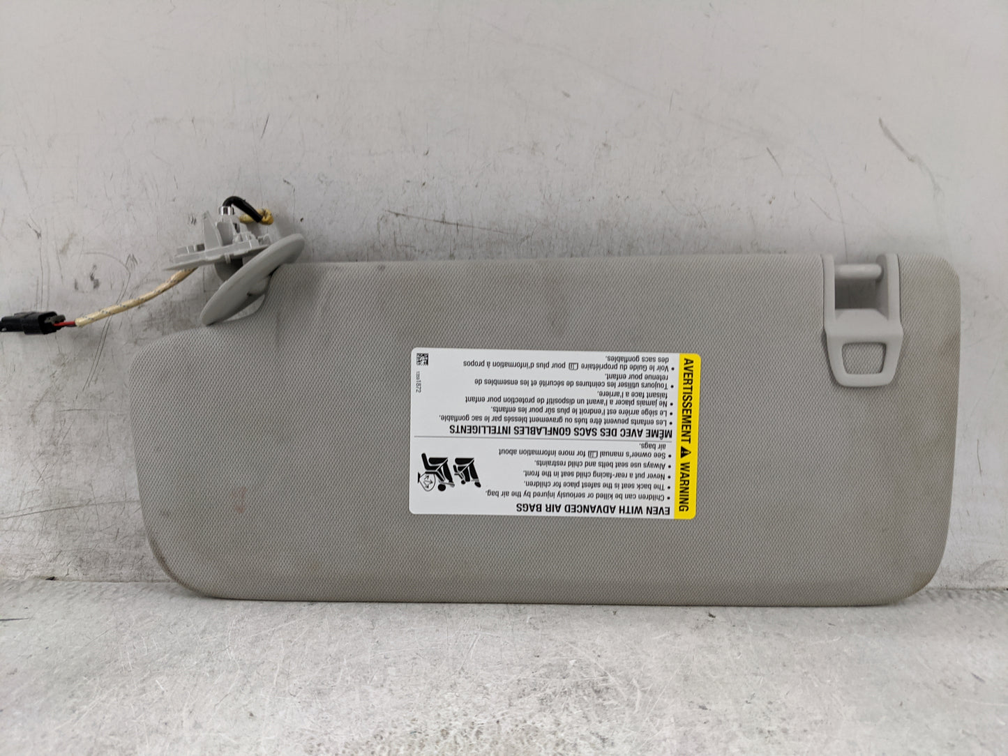 2018-2022 Chevrolet Traverse Sun Visor Shade Replacement Passenger Right Mirror Fits Fits 2018 2019 2020 2021 2022 OEM Used 