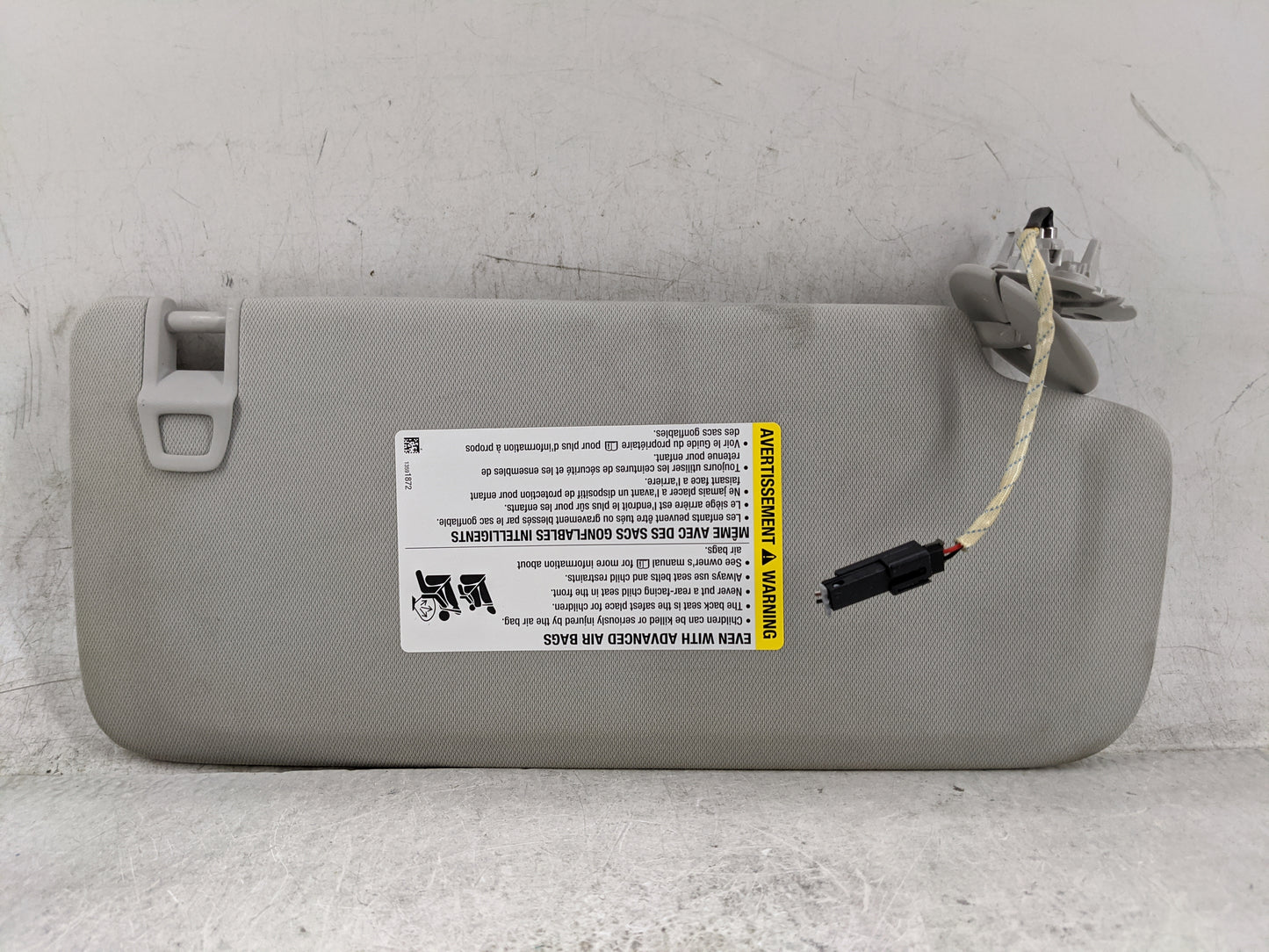 2018-2022 Chevrolet Traverse Sun Visor Shade Replacement Driver Left Mirror Fits Fits 2018 2019 2020 2021 2022 OEM Used Auto