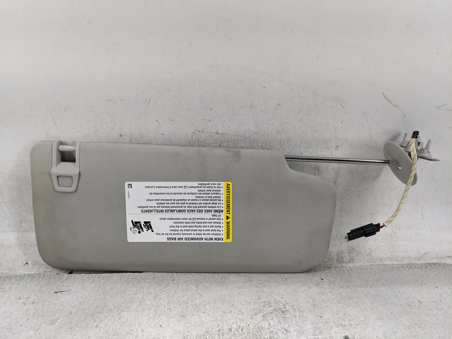 2018-2022 Chevrolet Traverse Sun Visor Shade Replacement Driver Left Mirror Fits Fits 2018 2019 2020 2021 2022 OEM Used Auto