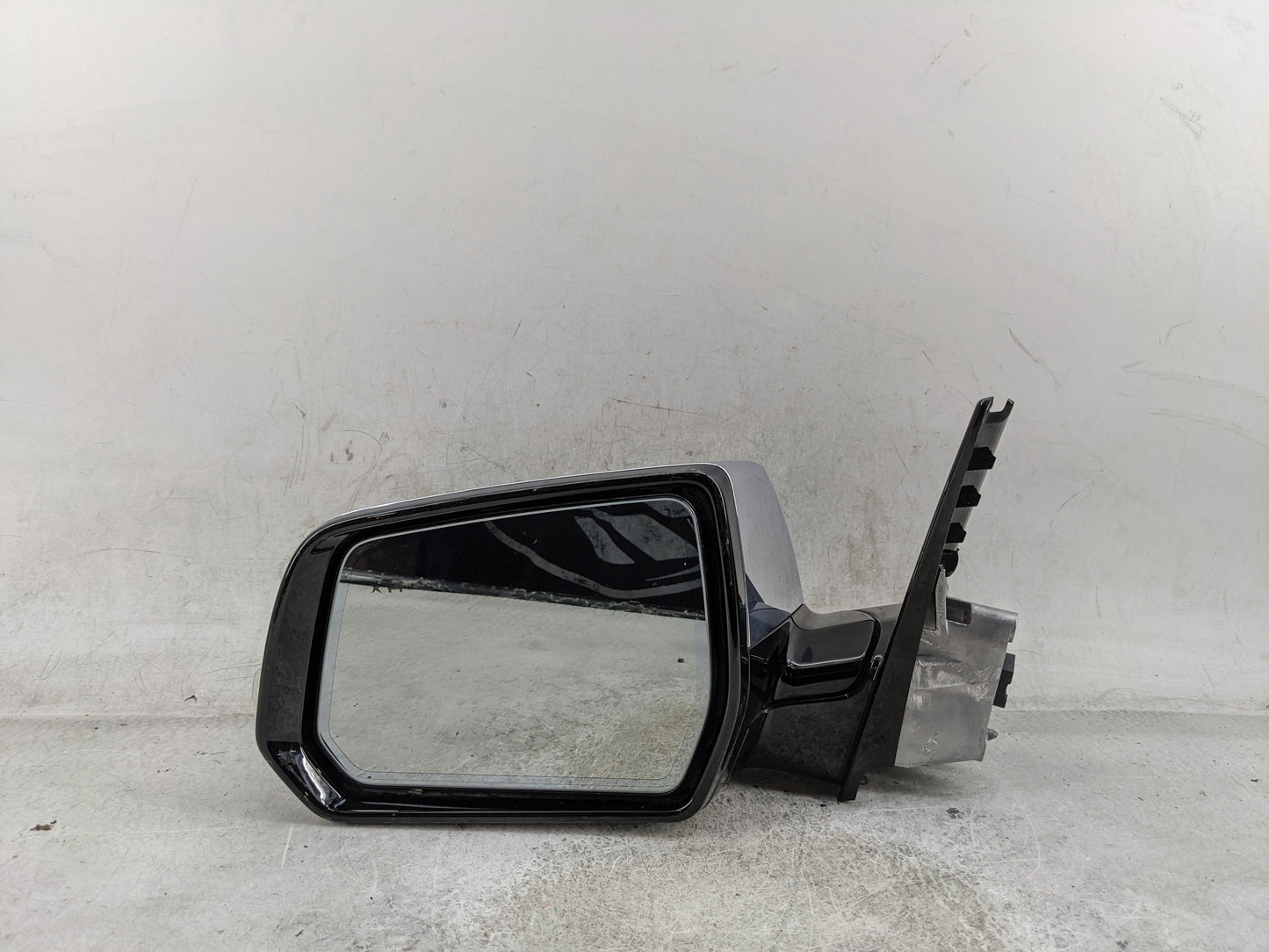 2018-2022 Chevrolet Traverse Driver Side View Mirror - Left Door Mirror OEM Used - Oemusedautoparts1.com