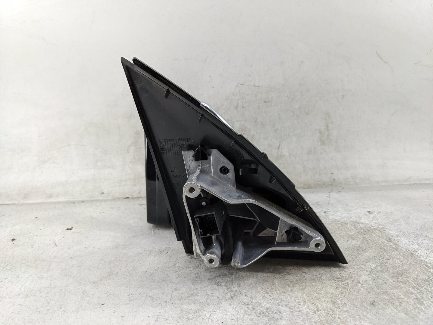 2018-2022 Chevrolet Traverse Driver Side View Mirror - Left Door Mirror OEM Used - Oemusedautoparts1.com