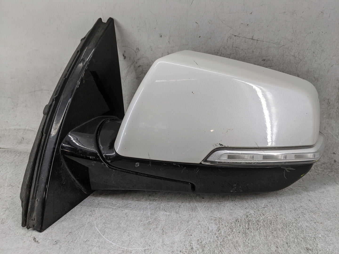2018-2022 Chevrolet Traverse Driver Side View Mirror - Left Door Mirror OEM Used - Oemusedautoparts1.com