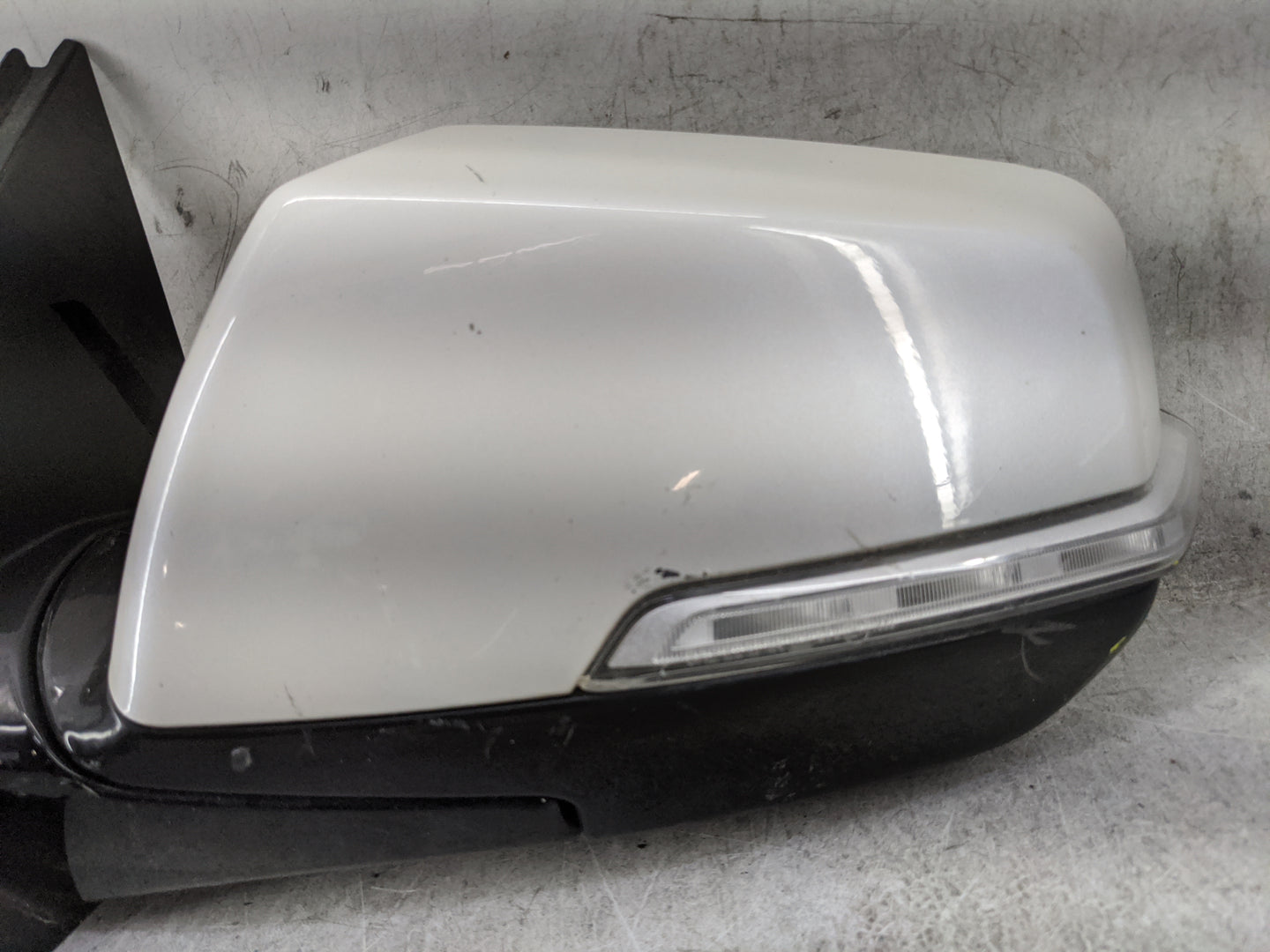 2018-2022 Chevrolet Traverse Driver Side View Mirror - Left Door Mirror OEM Used - Oemusedautoparts1.com