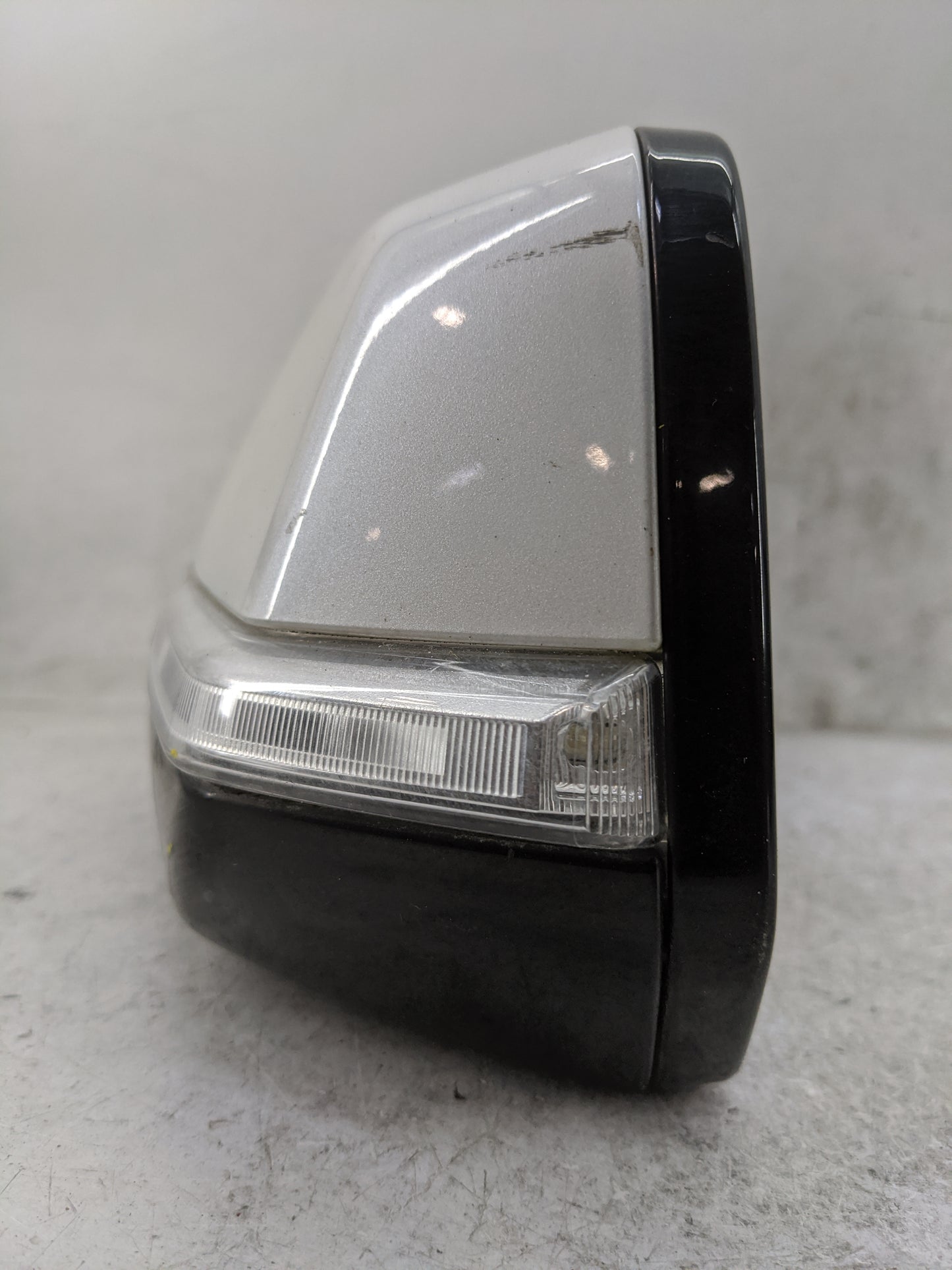 2018-2022 Chevrolet Traverse Driver Side View Mirror - Left Door Mirror OEM Used - Oemusedautoparts1.com