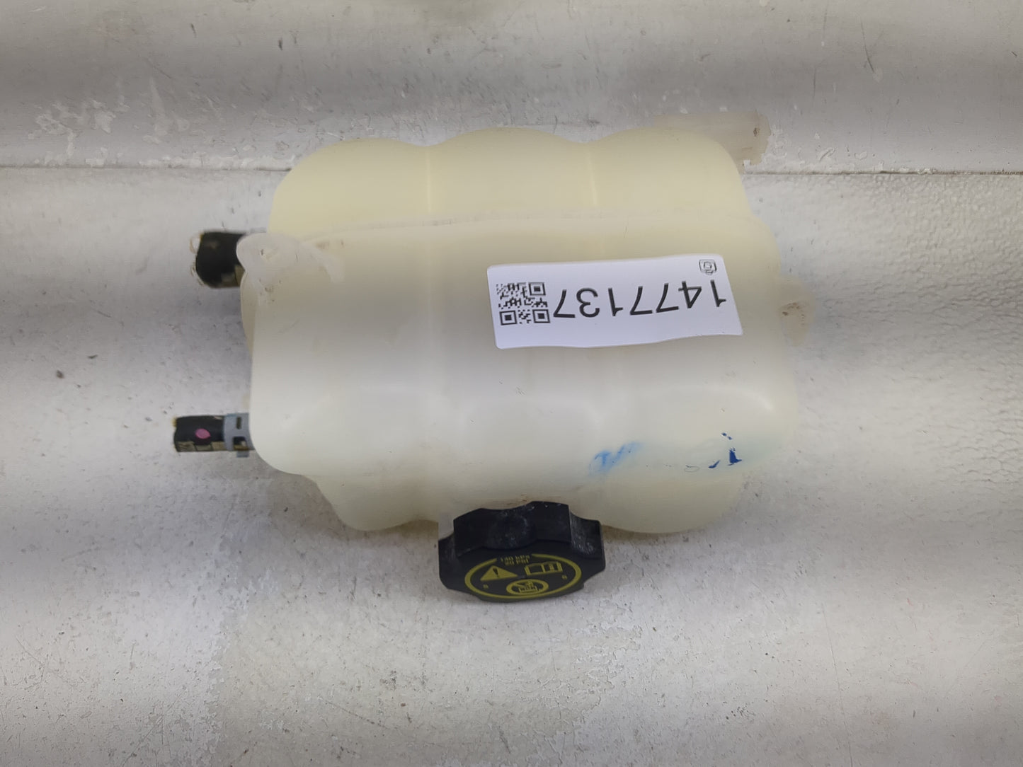 2018 Chevrolet Traverse Radiator Coolant Overflow Expansion Tank Bottle 1477137 - Oemusedautoparts1.com