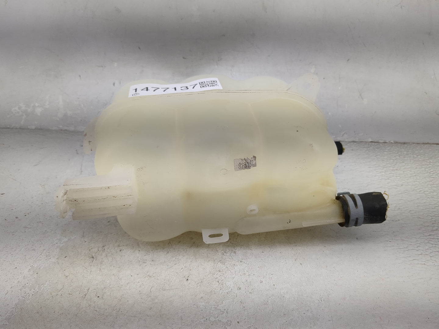 2018 Chevrolet Traverse Radiator Coolant Overflow Expansion Tank Bottle 1477137 - Oemusedautoparts1.com