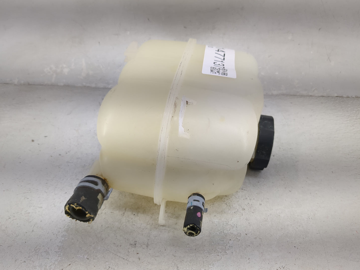 2018 Chevrolet Traverse Radiator Coolant Overflow Expansion Tank Bottle 1477137 - Oemusedautoparts1.com