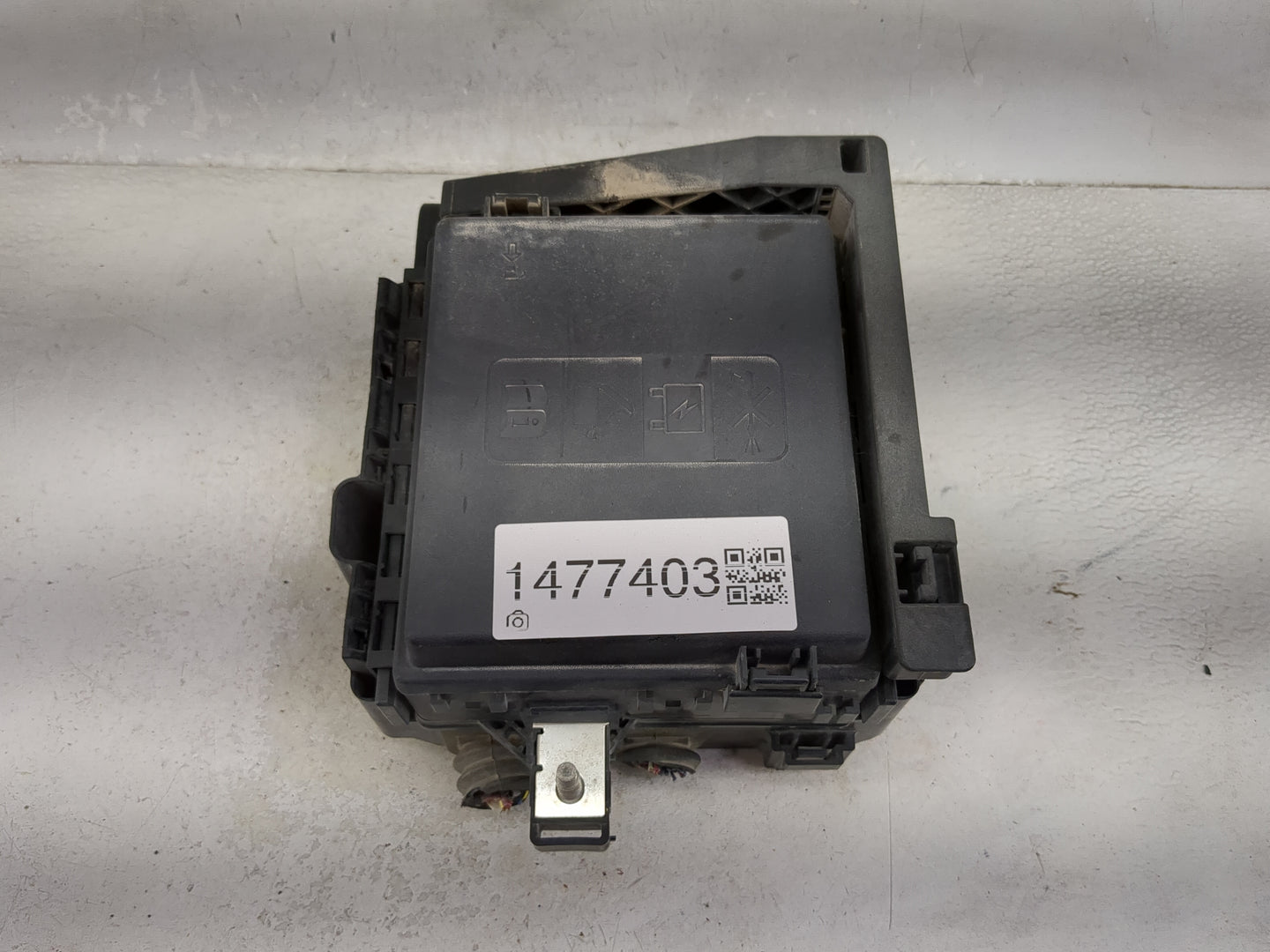 2018-2019 Chevrolet Traverse Fusebox Fuse Box Panel Relay Module P/N:13468935 13458283, 84128871 Fits Fits 2018 2019 OEM Use