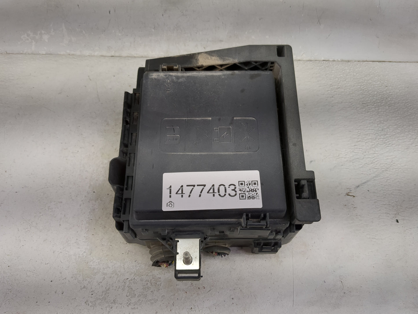 2018-2019 Chevrolet Traverse Fusebox Fuse Box Panel Relay Module P/N:13468935 13458283, 84128871 Fits Fits 2018 2019 OEM Use