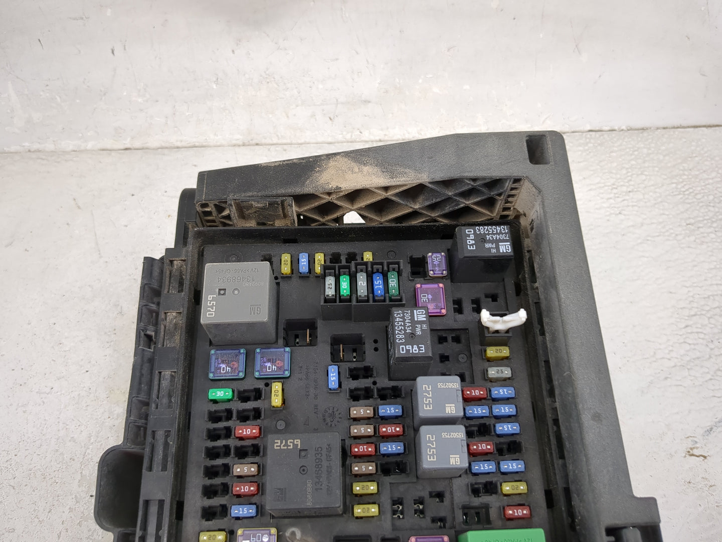 2018-2019 Chevrolet Traverse Fusebox Fuse Box Panel Relay Module P/N:13468935 13458283, 84128871 Fits Fits 2018 2019 OEM Use