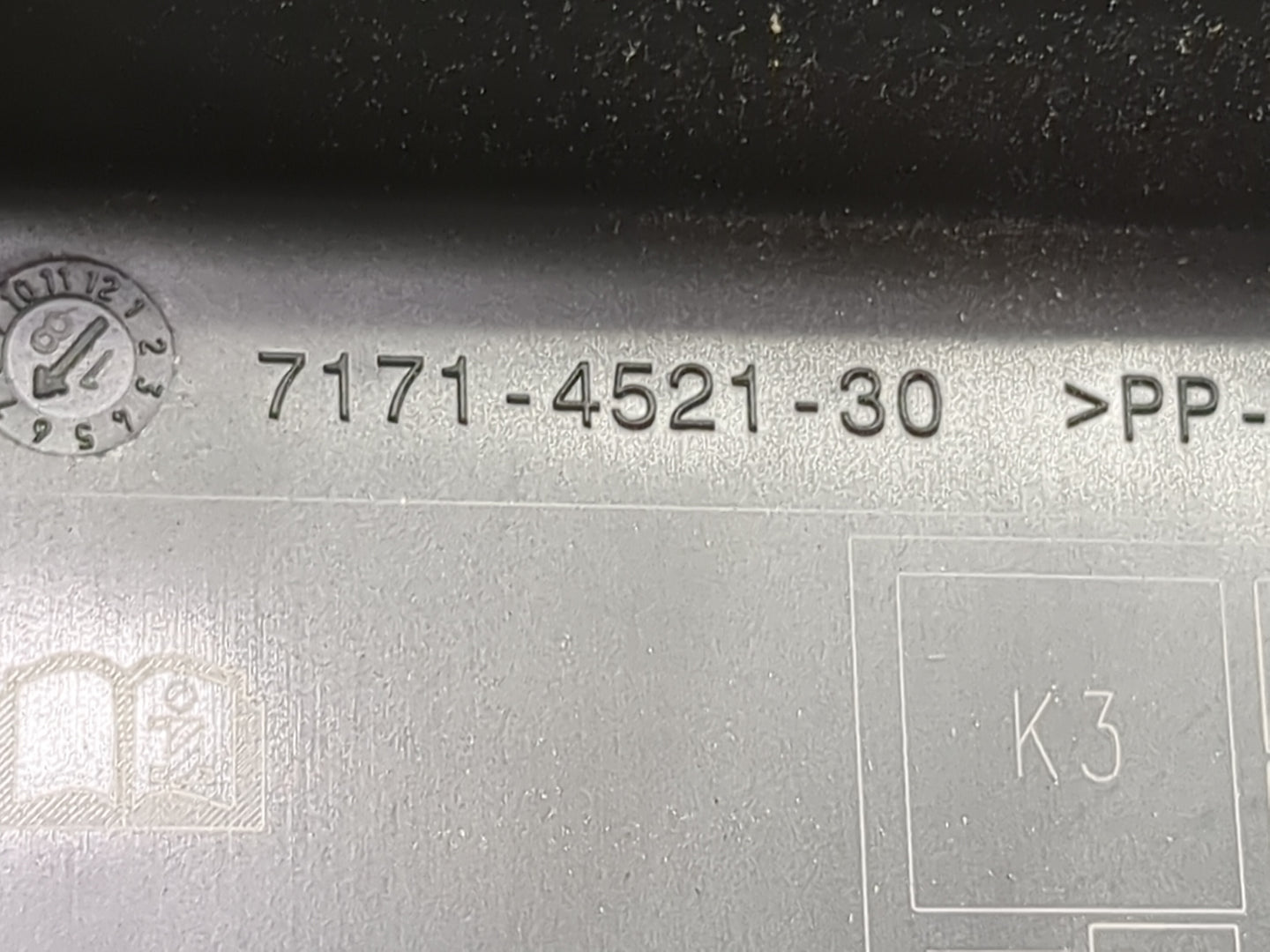 2018-2019 Chevrolet Traverse Fusebox Fuse Box Panel Relay Module P/N:13468935 13458283, 84128871 Fits Fits 2018 2019 OEM Use