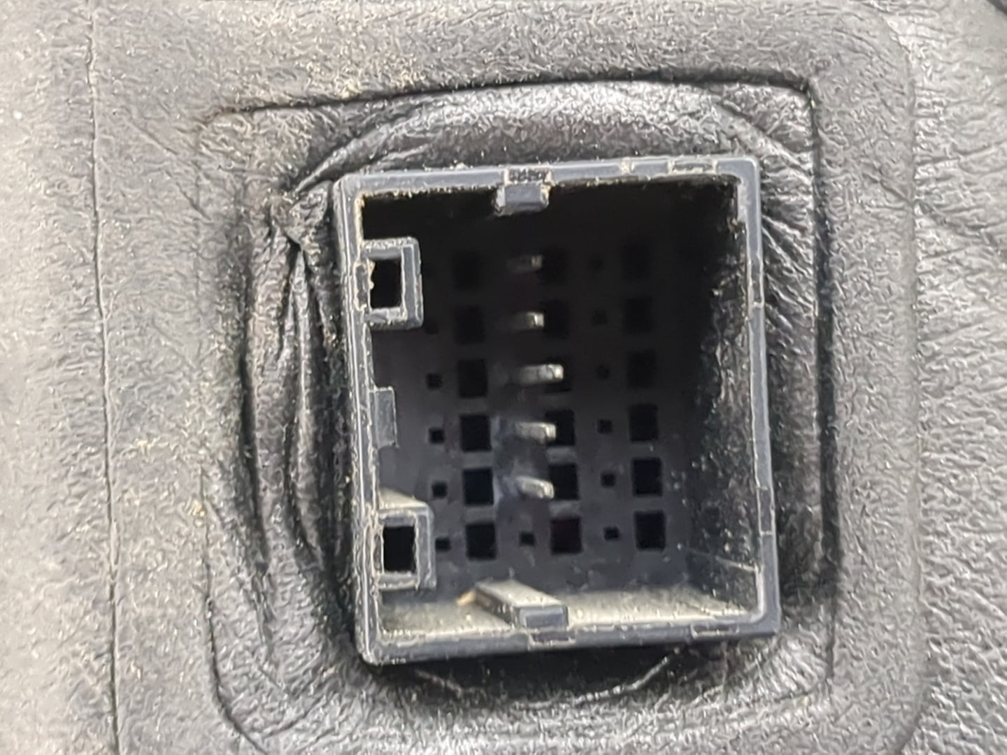 2018-2022 Chevrolet Traverse Driver Side View Mirror - Left Door Mirror OEM Used - Oemusedautoparts1.com