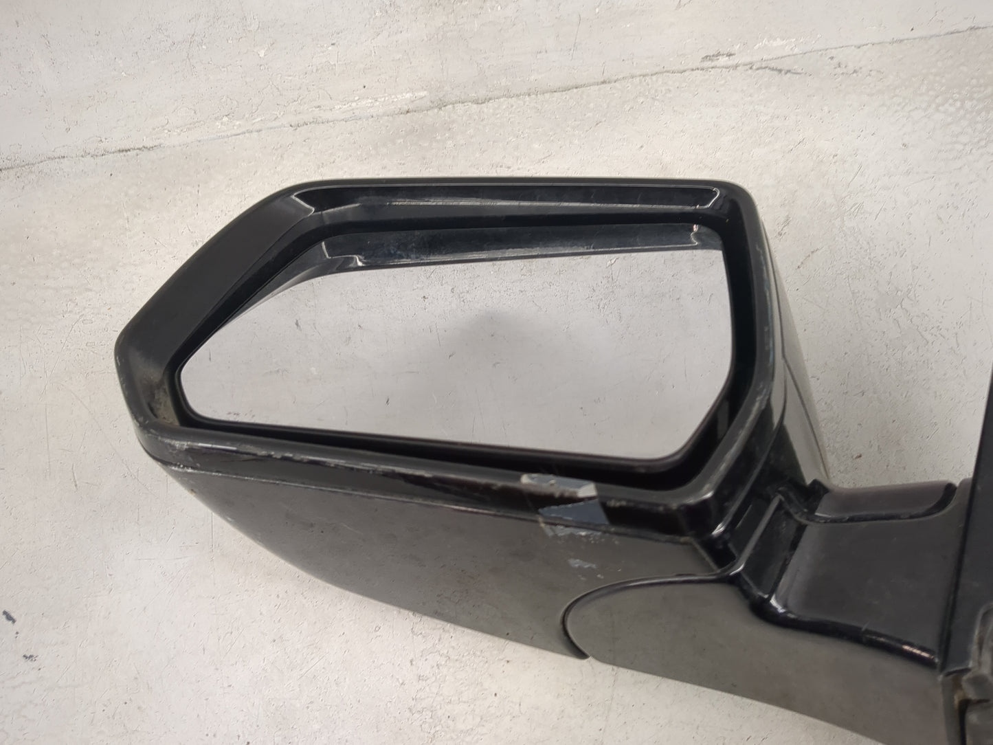 2018-2022 Chevrolet Traverse Driver Side View Mirror - Left Door Mirror OEM Used - Oemusedautoparts1.com