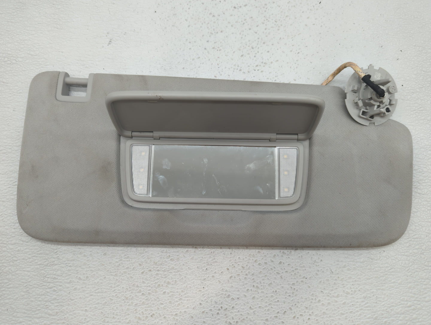 2018-2022 Chevrolet Traverse Sun Visor Shade Replacement Passenger Right Mirror Fits Fits 2018 2019 2020 2021 2022 OEM Used 
