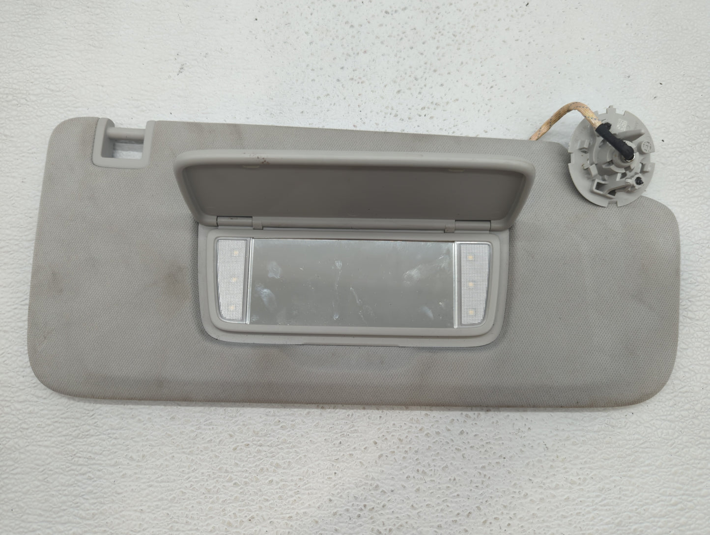 2018-2022 Chevrolet Traverse Sun Visor Shade Replacement Passenger Right Mirror Fits Fits 2018 2019 2020 2021 2022 OEM Used 