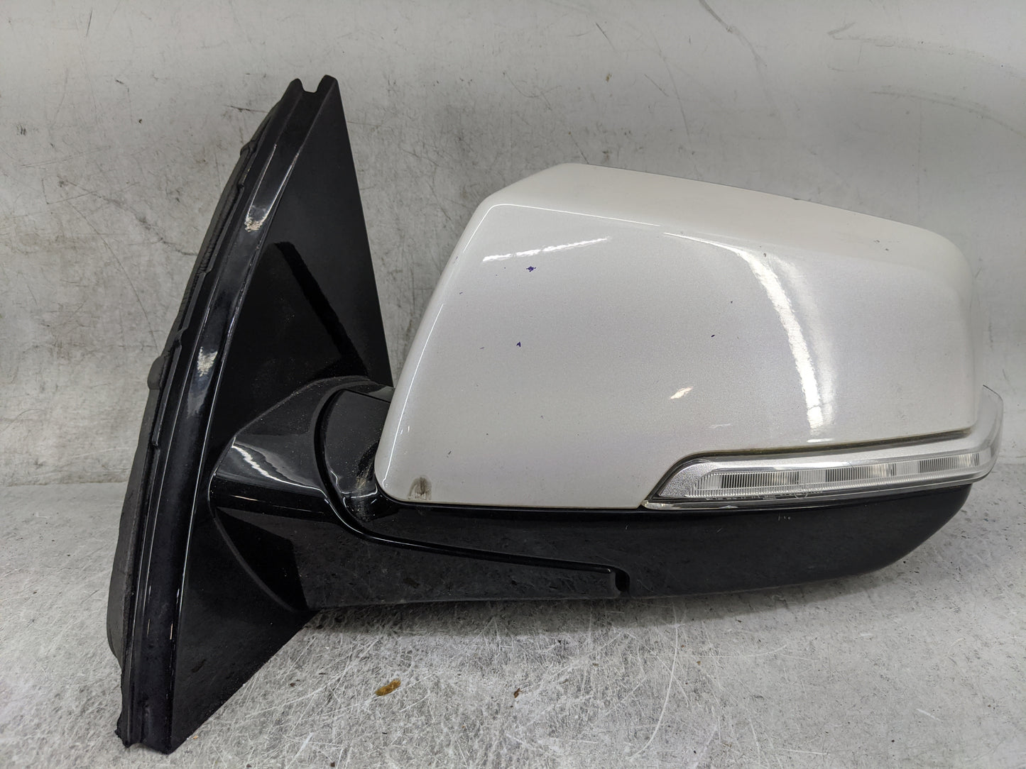 2018-2022 Chevrolet Traverse Driver Side View Mirror - Left Door Mirror OEM Used - Oemusedautoparts1.com